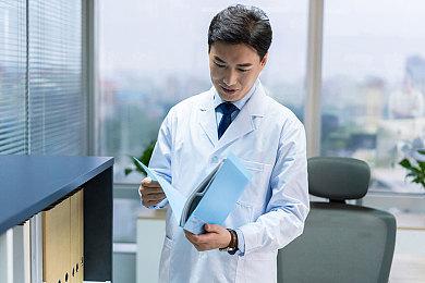 自走棋类迷宫探索游戏《骷髅成群》现已上线Steam平台 预计2025年推出